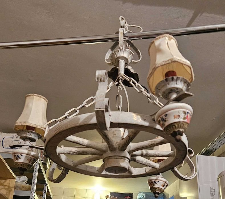 Lampa, żyrandol koło od wozu, eklektyk, antyk, różne rodzaje