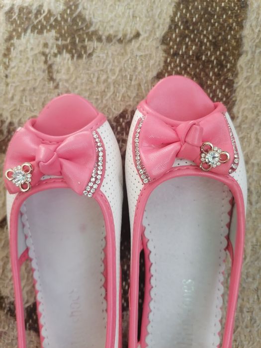 Продам дитячі босоніжки