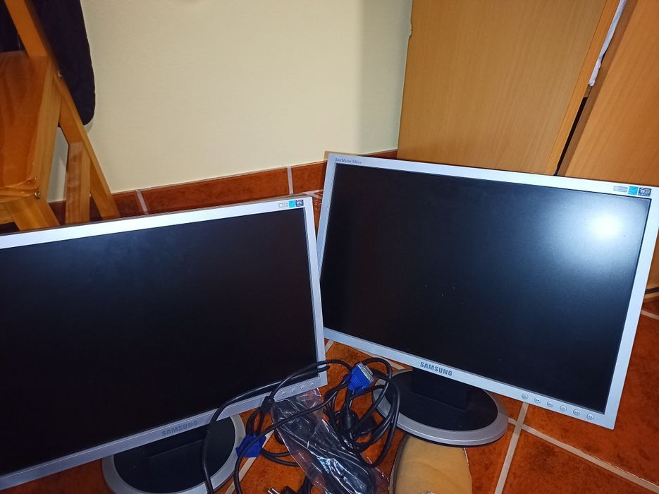2x Monitores ecrãs computador Samsung437881727489812481