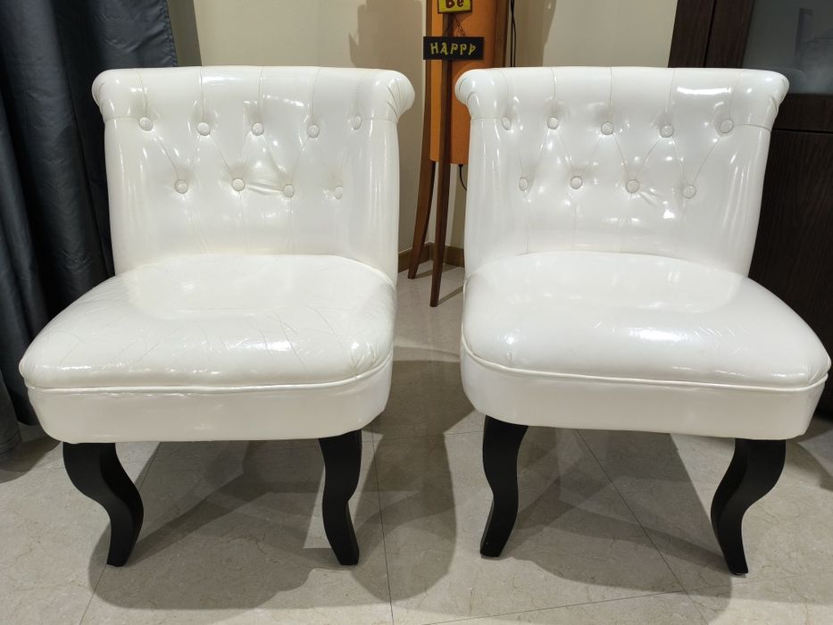 Cadeiras brancas para sala