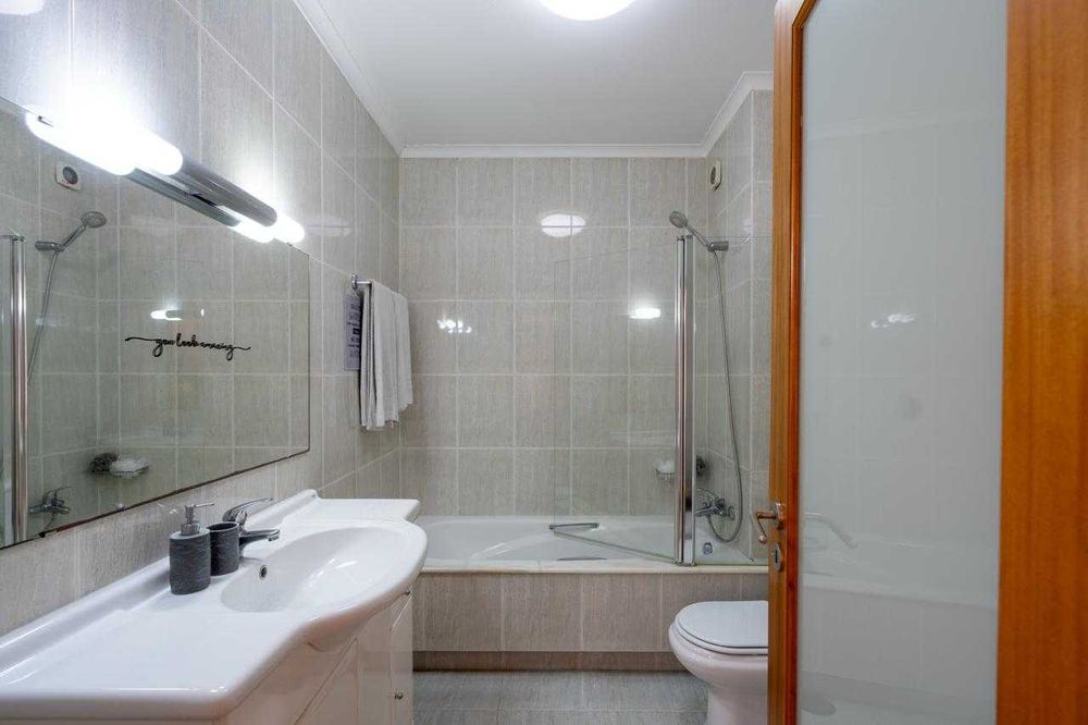 Apartamento T2 com garagem e mobilado