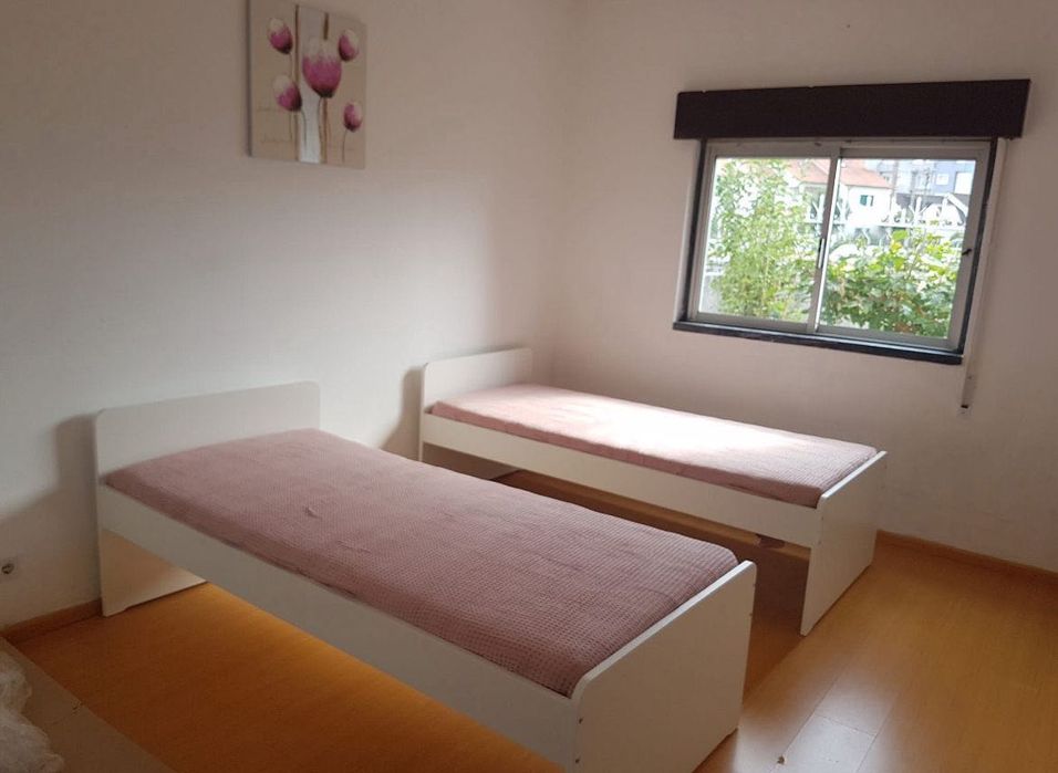 Cama articulada e material geriatria