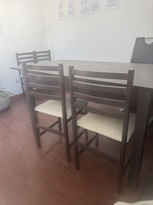 Mesa com 4 cadeiras