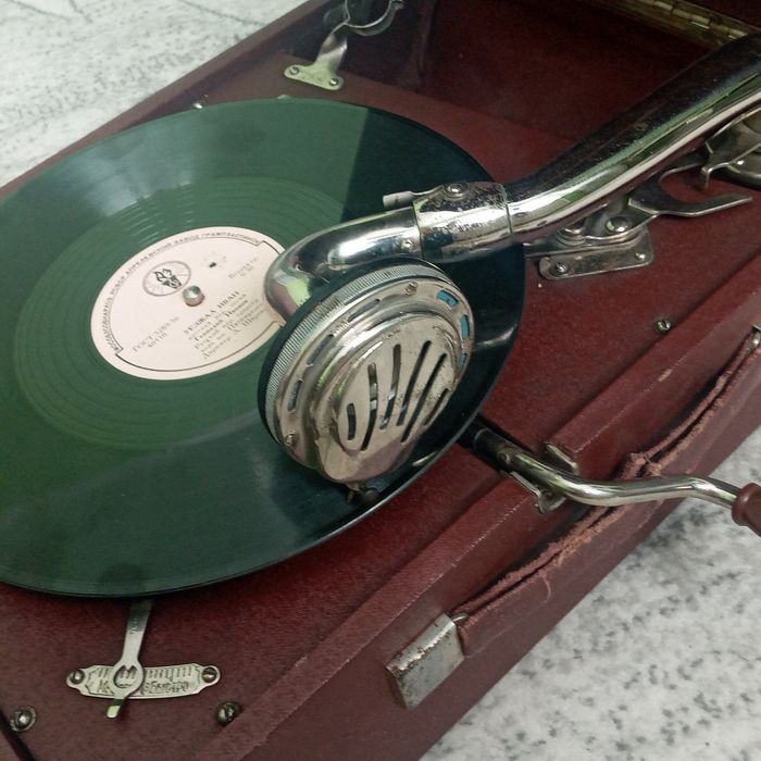 Патефон Дружба полностью рабочий в оригинале