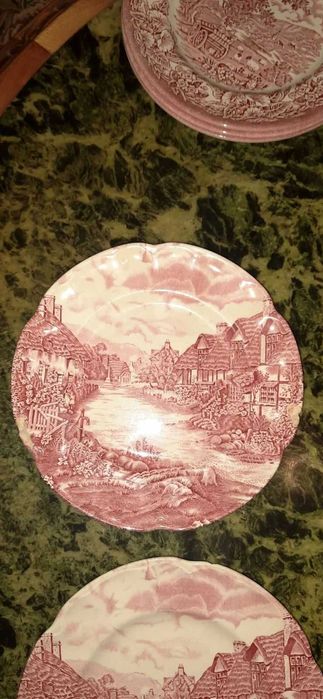 Тарелки под незначительную реставрацию.Англия фарфор.