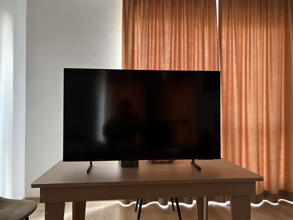 Продам телевізор Samsung QE43Q7