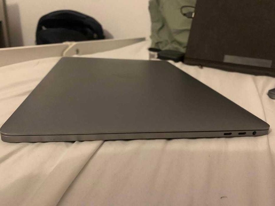 MacBook Pro 15” à venda