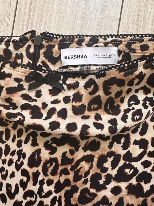 Сатинова спідниця міді в леопардовий принт