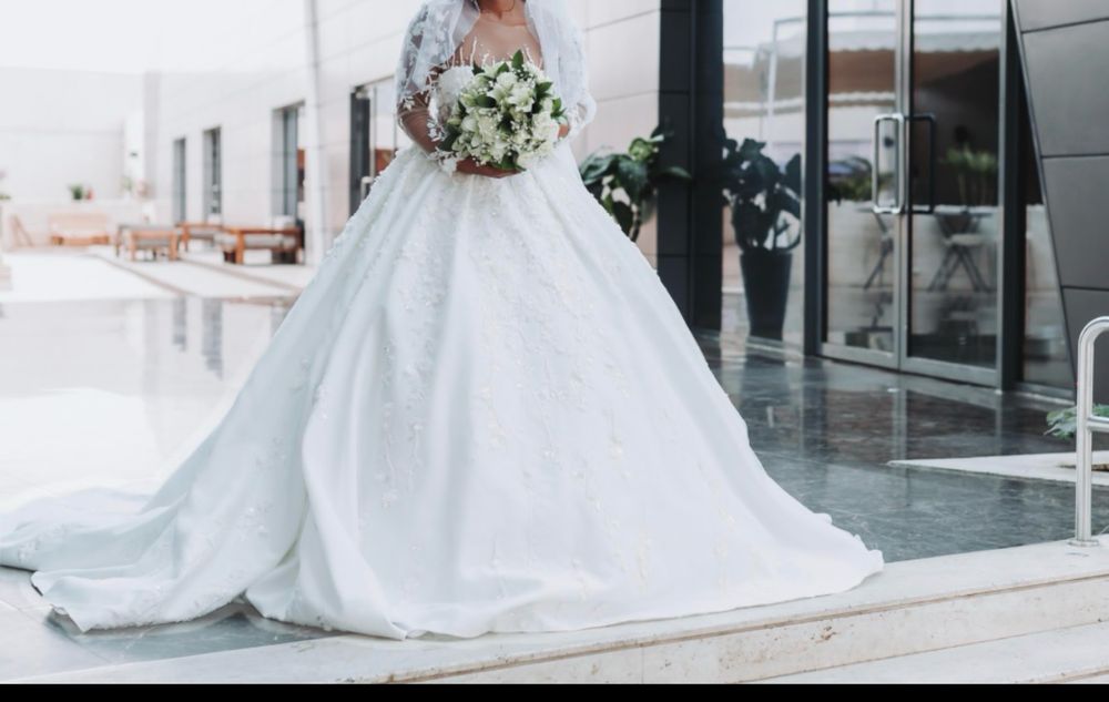 Vestido de noiva elegante — usado apenas 1 vez + armação