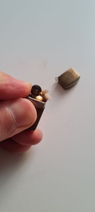 Pequeno isqueiro 2 cm