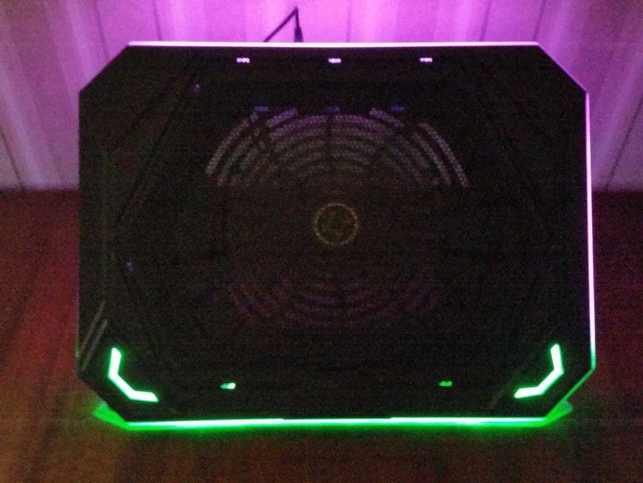 Охлаждающая подставка для ноутбука Surefire Bora X1 Gaming 17" Black