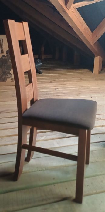 Zestaw 6 solidnych krzeseł drewnianych – Nowoczesny styl, stan idealny
