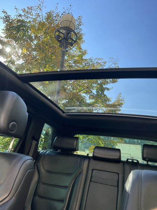 Автомобіль Volkswagen Touareg NF 2010