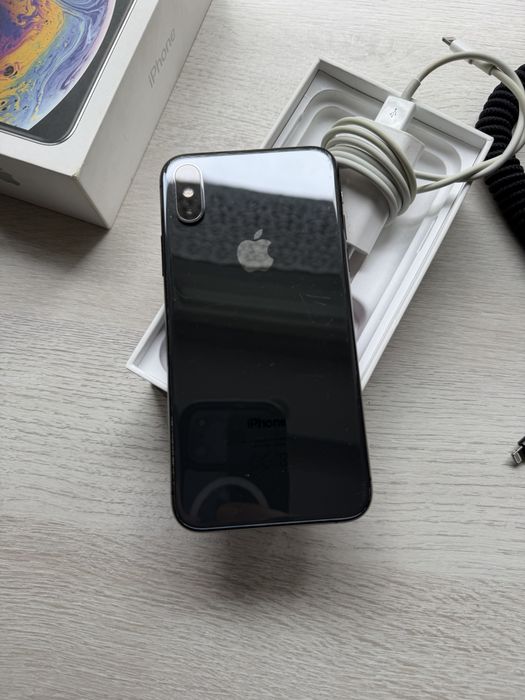 iPhone xs + ładowarka