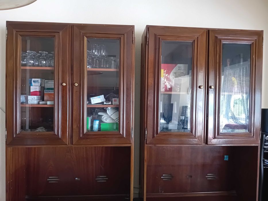 Armário de sala com cristaleira