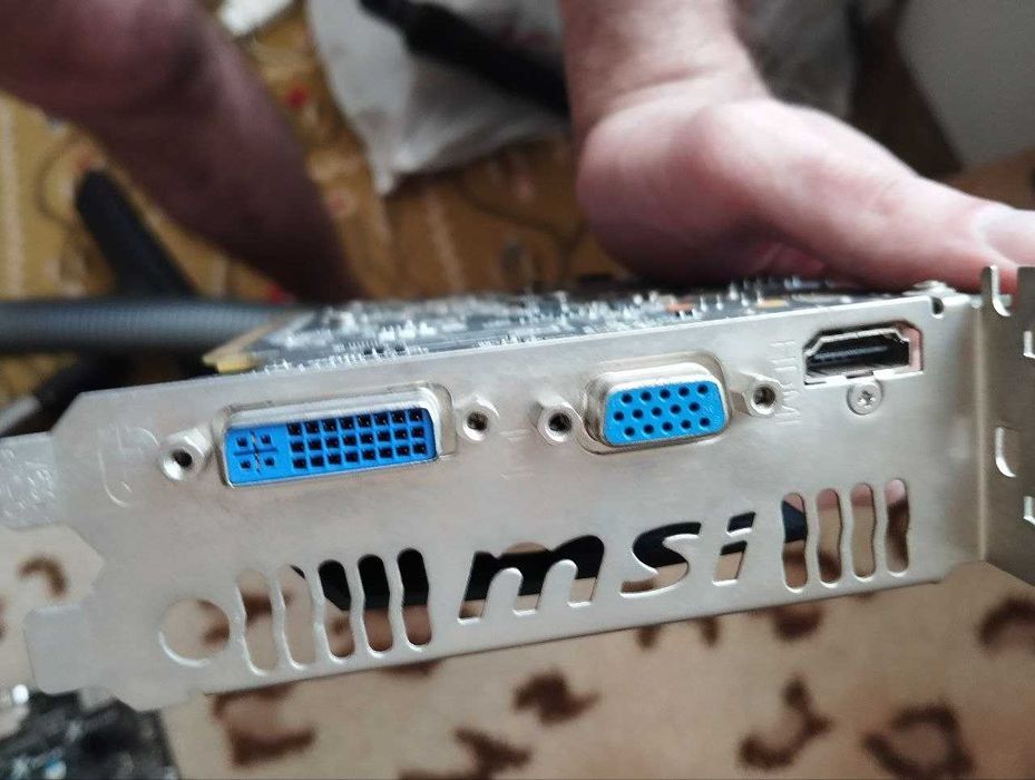 Продам на детали видеокарту MSI Radeon HD 6670 [1 гигабайт]