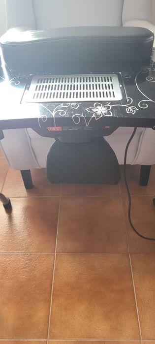 Mesa portatil de manicure com aspirador