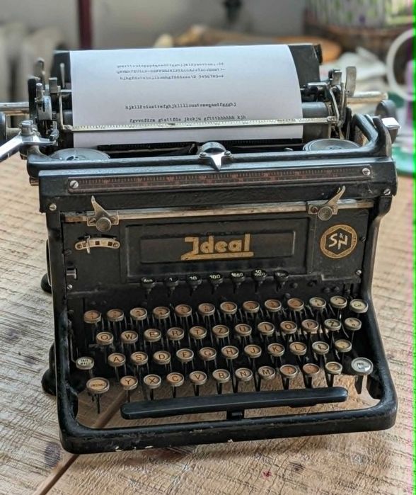 Maszyna do pisania Ideal (Seidel & Naumann) – rok 1941,  Wrocław zamiana