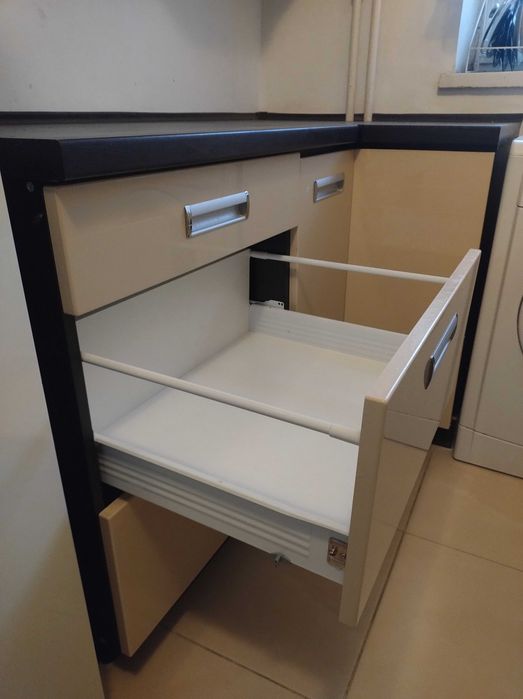 REZERWACJA Komplet szafek kuchennych do małej kuchni (fronty beżowe)