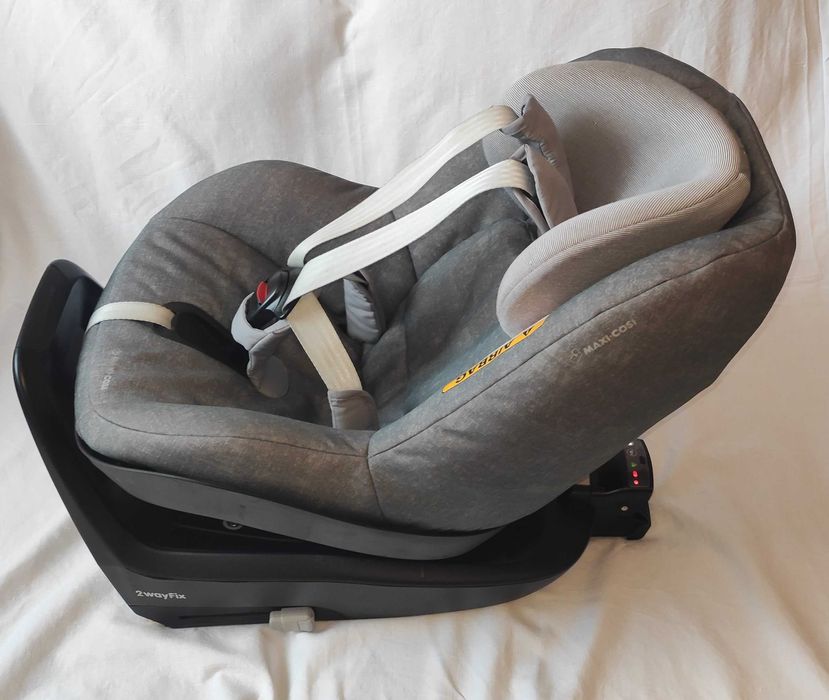 Zestaw dwóch fotelików Maxi- Cosi plus baza Maxi- Cosi 2 Way Fix