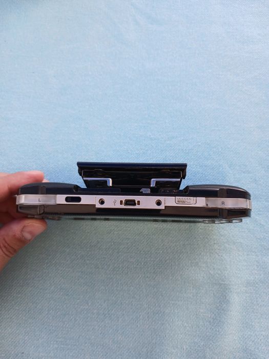 Consola portátil PSP 1004 com cartão 4Gb e 3 jogos