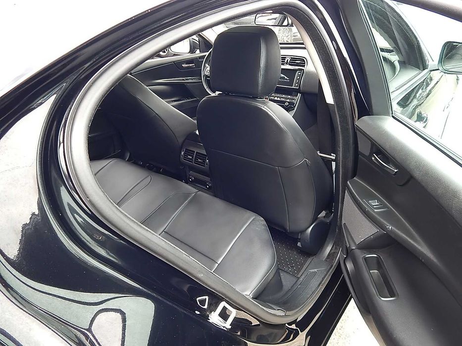 Jaguar XE 25t      2018