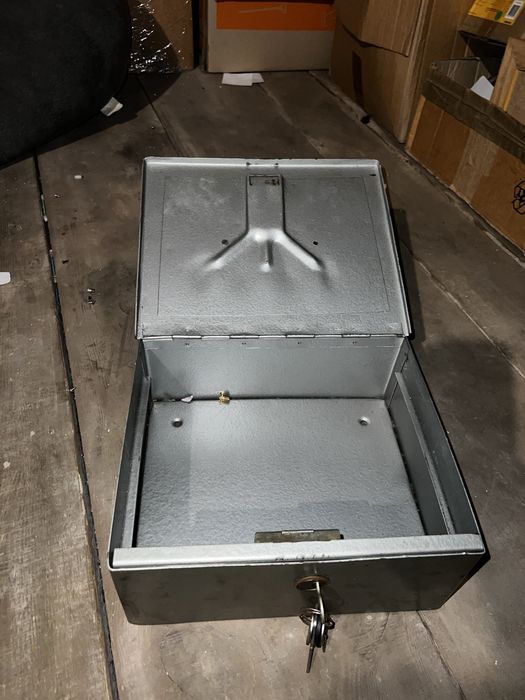 Solidny sejf kluczyk i zabezpieczenie