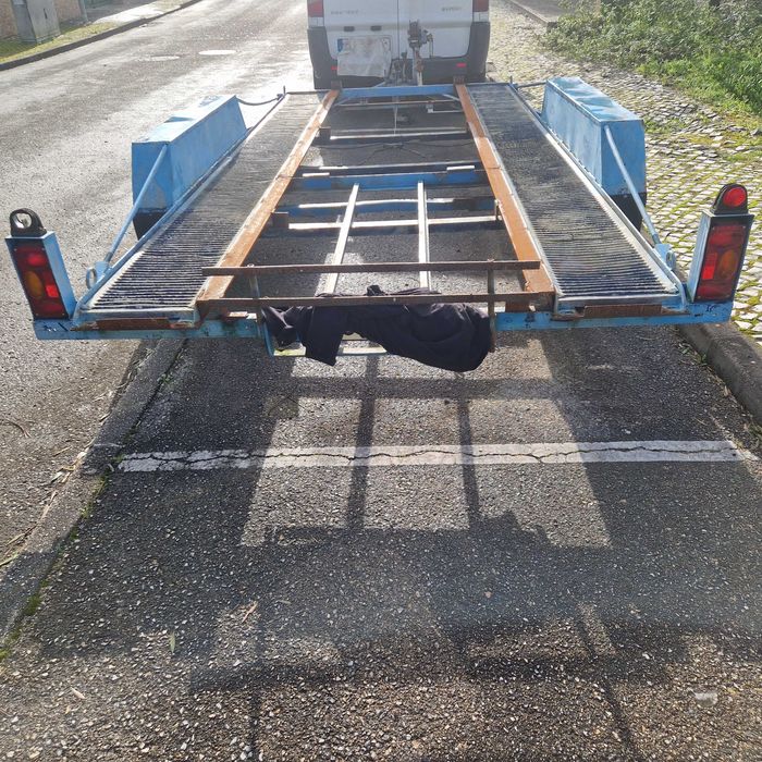 Atrelado porta carros