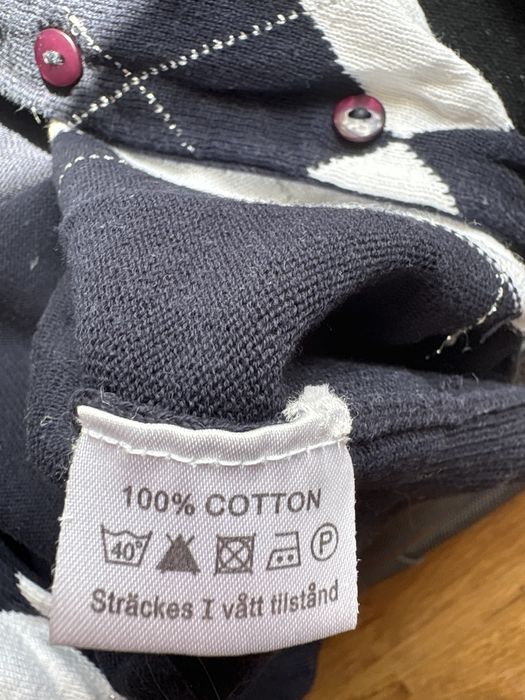 Sweterek w romby geometryczne wzory rozmiar s marka joy granatowy bial