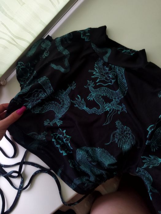 Топ на зав'язках з драконами