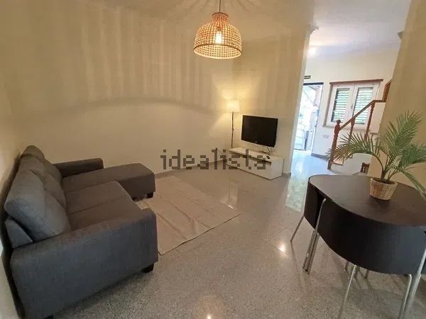 Quarto novo em moradia com jardim | Lisboa Metro da Encarnação | Despesas incluídas
