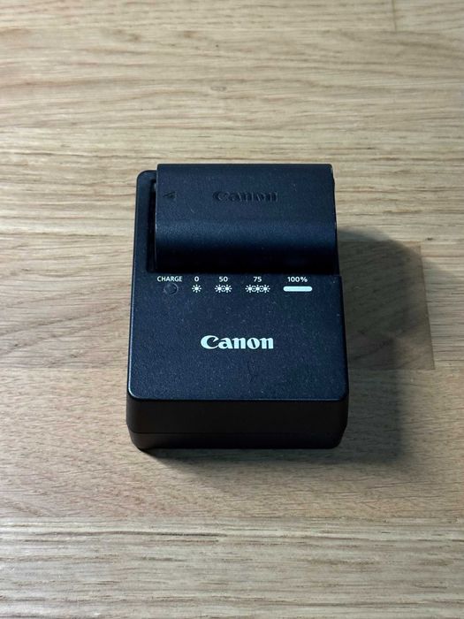 CANON EOS 80D + EF-S 18-135mm f/3.5-5.6 IS USM