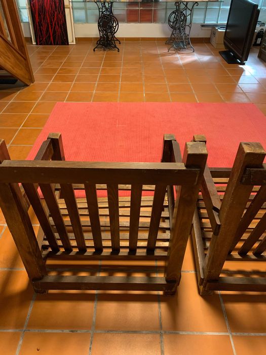 Cadeirões de madeira