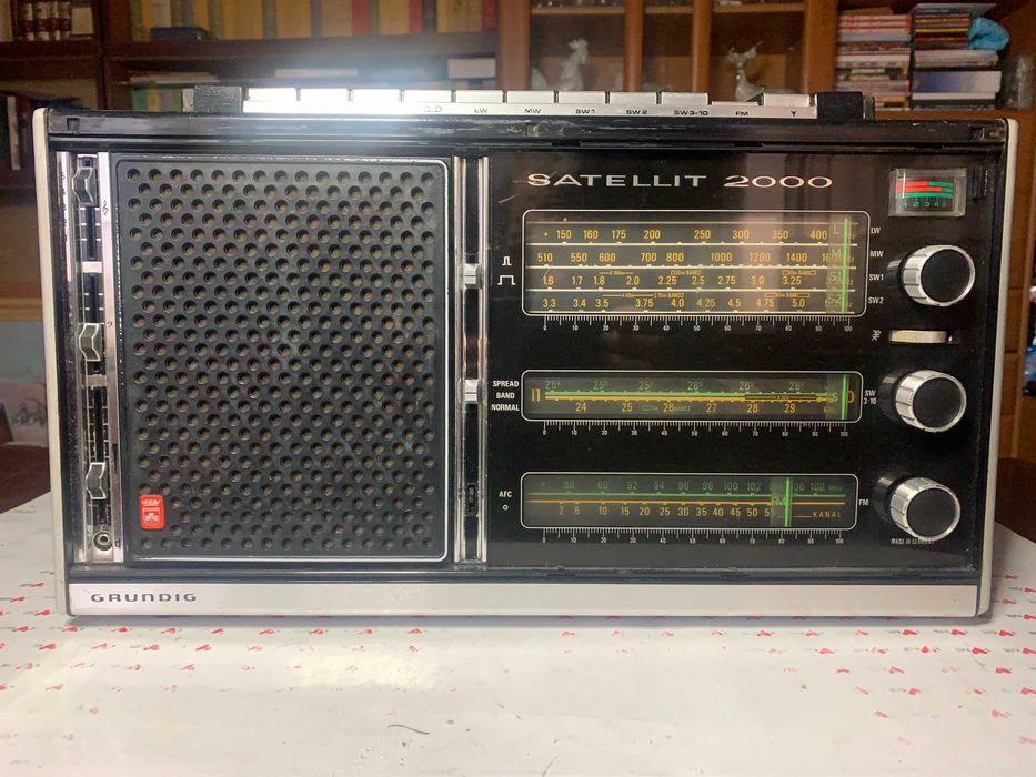 GRUNDIG Satellit 2000
