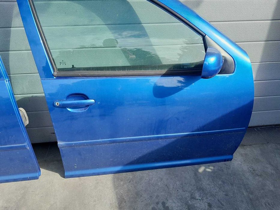 VW Golf IV - drzwi prawe LW5Y kompletne