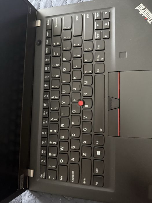 Lenovo t490s, i7, 32 ram, 512 gb, dotyk, bateria trzyma  4-5 godz