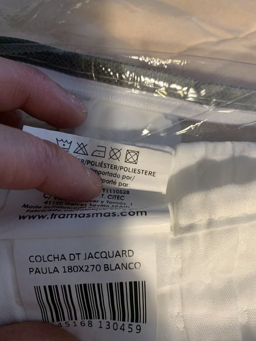 Colcha branca . Marca Tramas