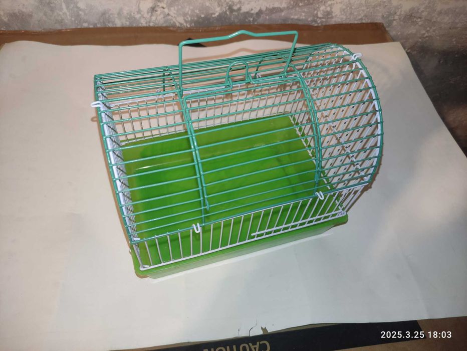 Клетка маленькая для грызунов либо птиц .