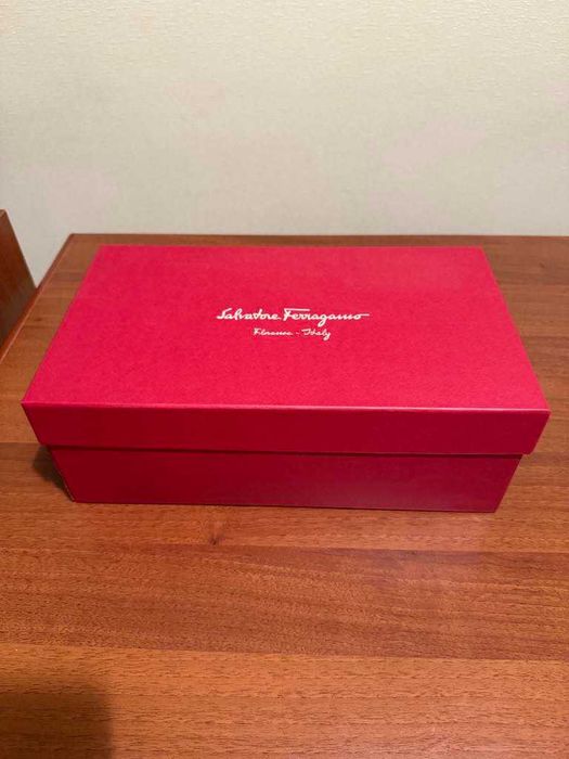 Туфлі Salvatore Ferragamo оригінал 38,5 лакована шкіра взуті 2 рази