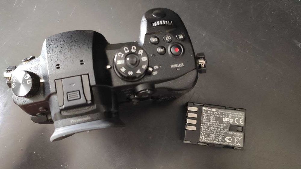 Panasonic Lumix DC-GH5 - Corpo + 2 baterias extra