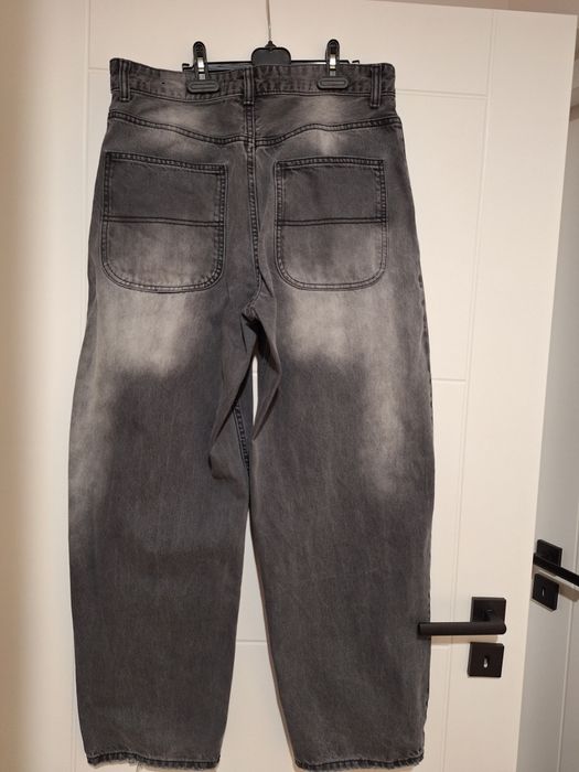 Spodnie baggy jeansy marki Bershka