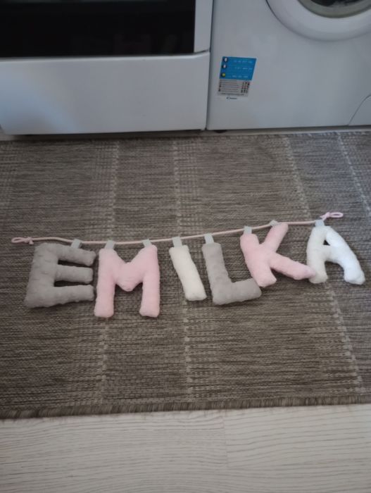 Literki pluszowe na ścianę