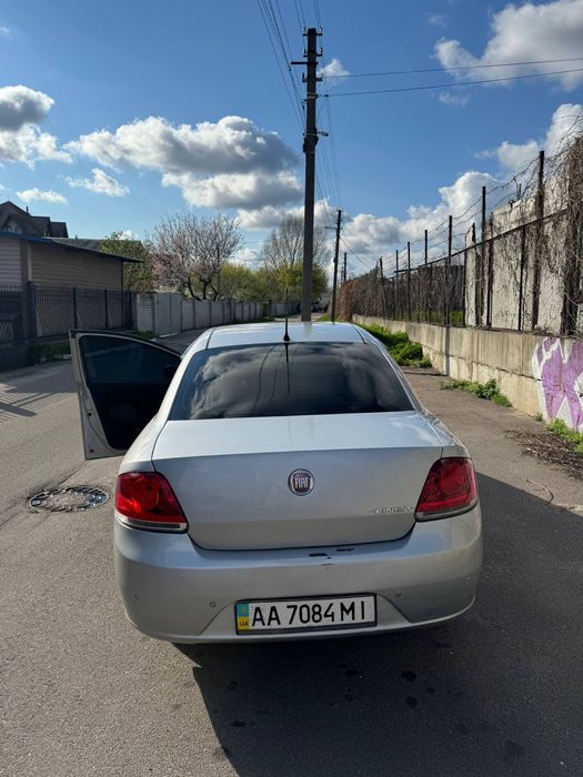 Автомобіль FIAT  Linea