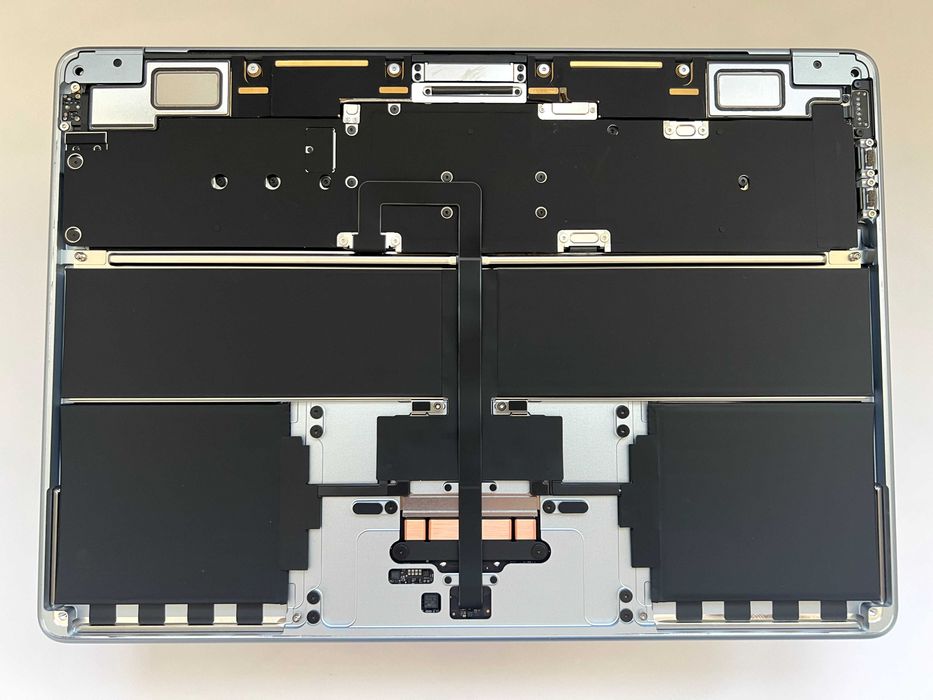 MacBook Air M4 A3240 Sky Blue Разбірка Дисплей Топкейс