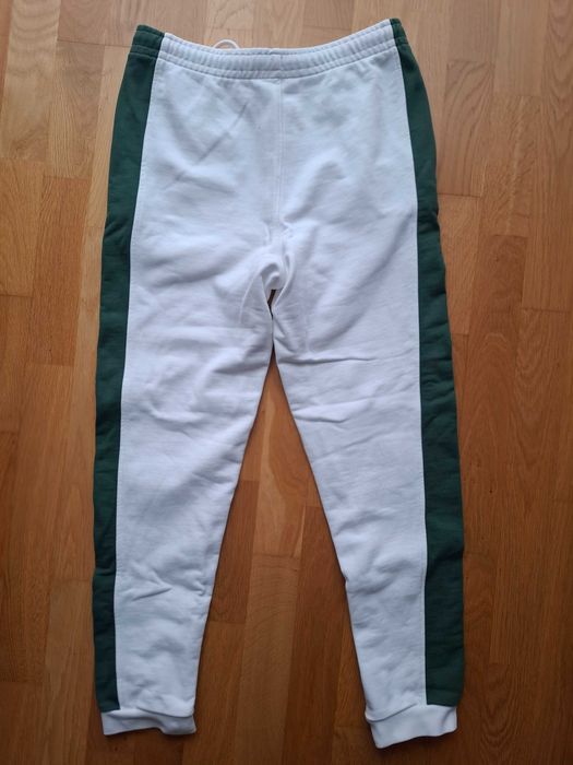 Spodnie joggery lacoste