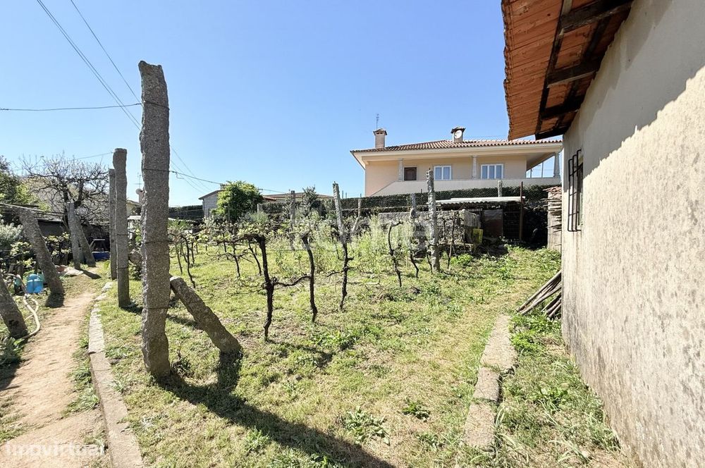 Moradia T3 para recuperar em Lousado