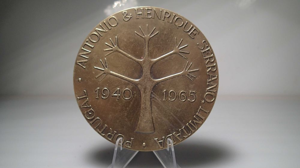 Medalha de Bronze de António e Henrique Serrano, Lda
