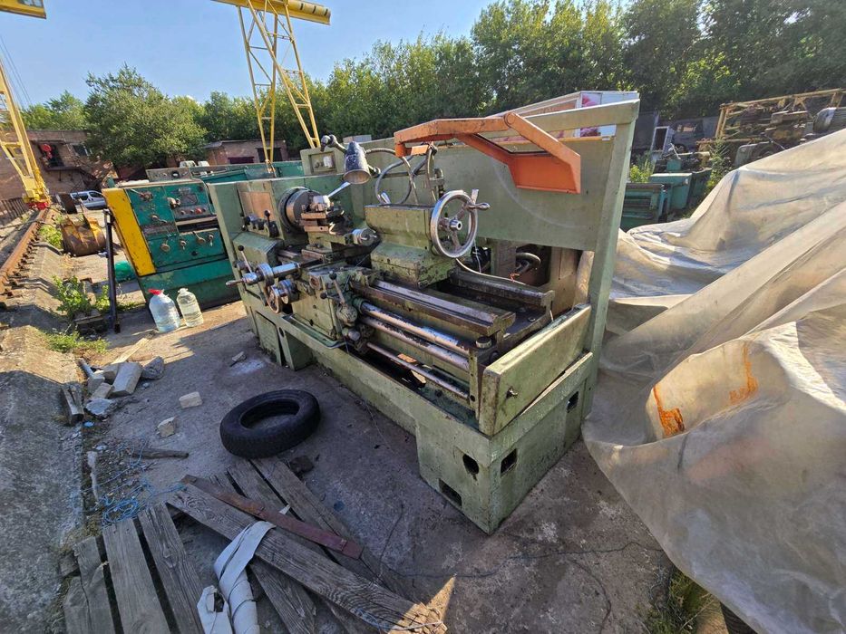 токарный станок модель 1м63,1500 рмц