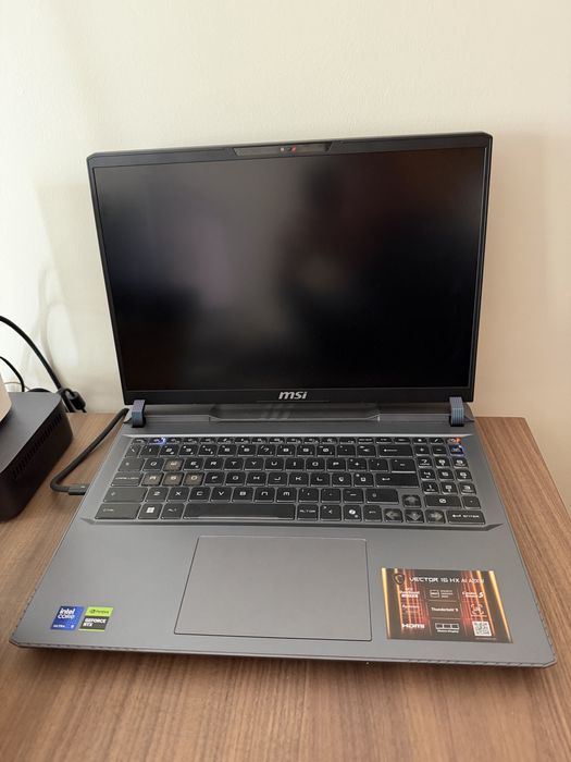 Portátil MSI Vector 16 HX AI Core Ultra 9 275HX / RTX 5060 / 64GB RAM