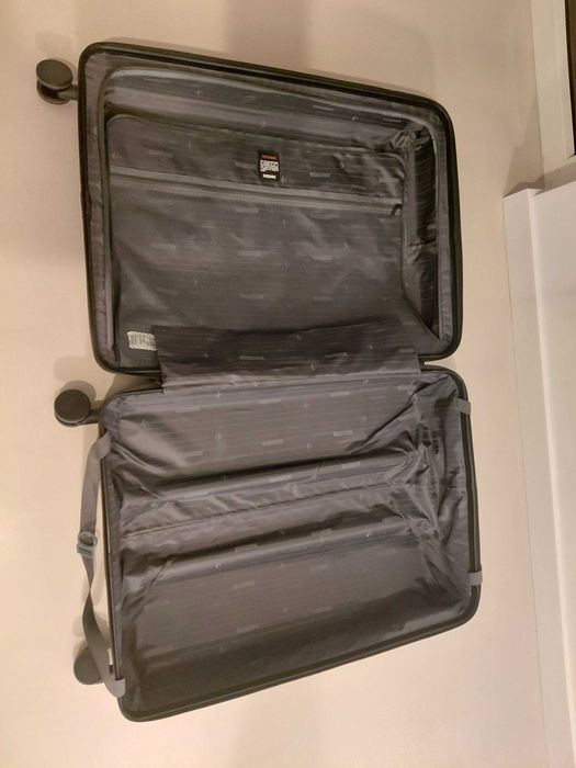 Uszkodzona walizka Wittchen z ABS